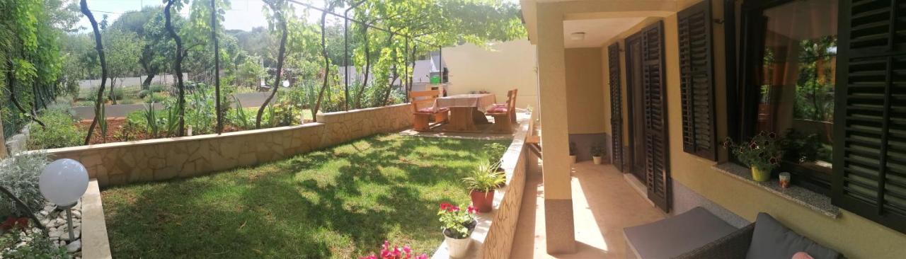 Apartment Oliva Pula Luaran gambar