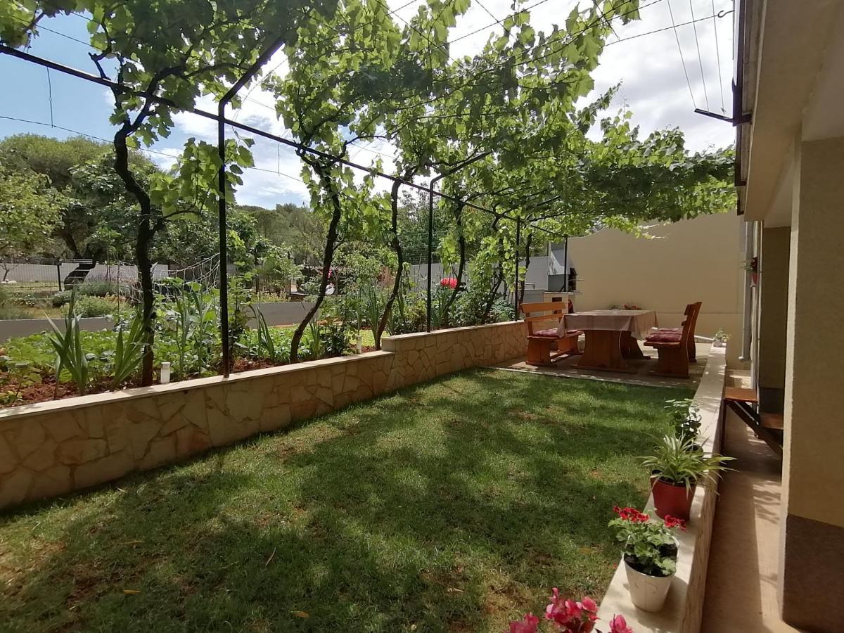 Apartment Oliva Pula Luaran gambar