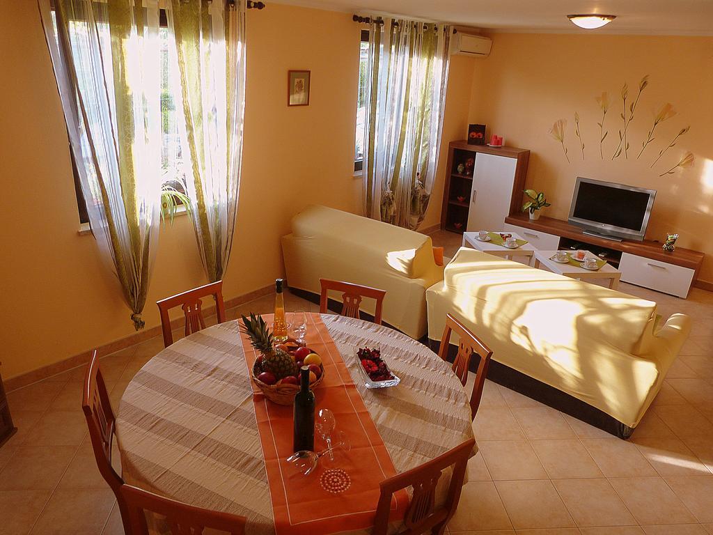 Apartment Oliva Pula Luaran gambar